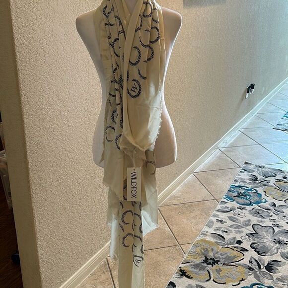 Wildfox Women's Signature Ivory Cream Wrap Scarf Creasant Logo Fringe Hem New - Picture 1 of 7